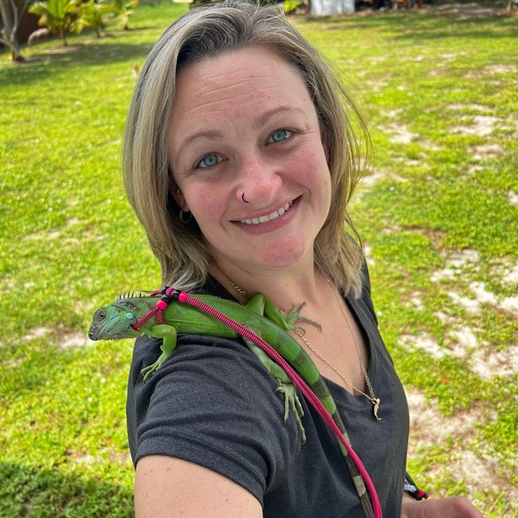 Meet Casie & Family 🩺🦝🐕🦎☀️🌊🏝️👙🎣 - Picture 4 of 9